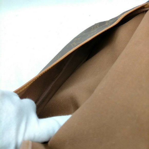 Authentic Louis Vuitton Saumur 30 Crossbody Bag - Picture 7 of 10